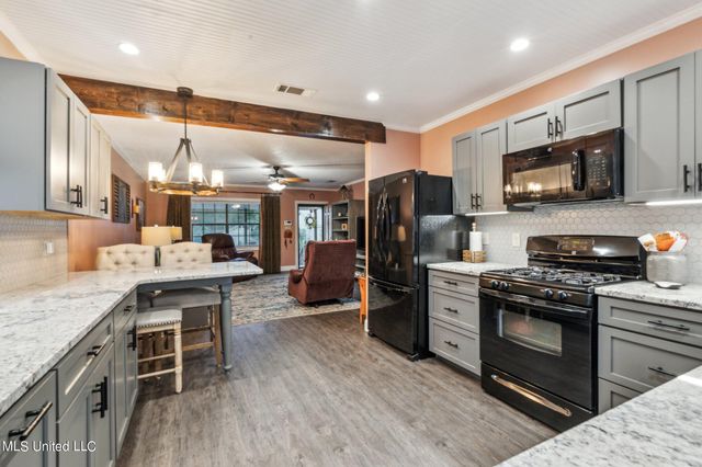 172 Summer Place, Biloxi, MS 39530