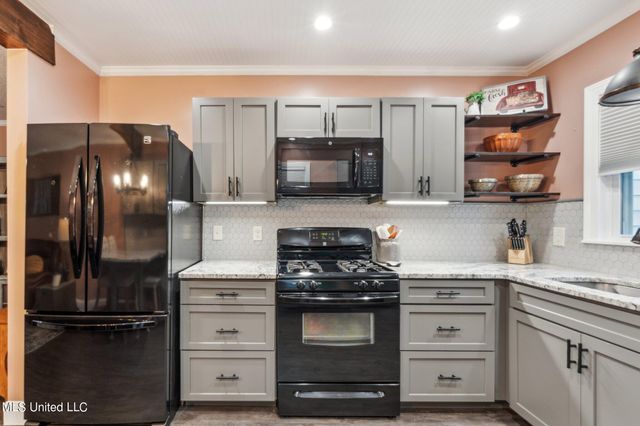 172 Summer Place, Biloxi, MS 39530