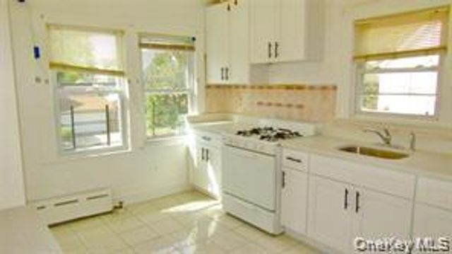 10411 200th Street, Saint Albans, NY 11412