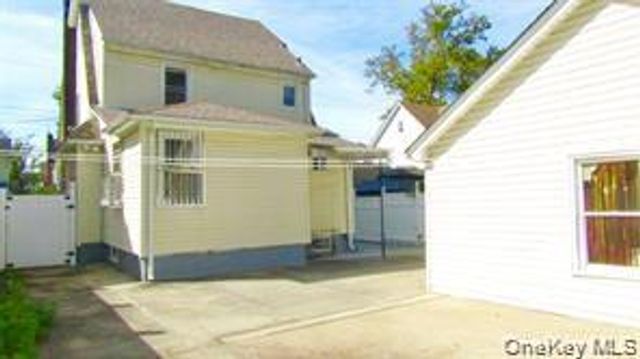 10411 200th Street, Saint Albans, NY 11412