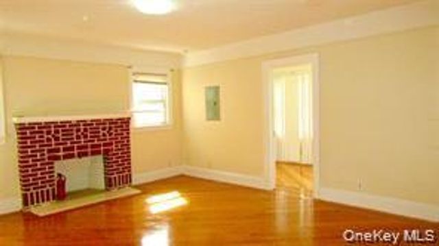 10411 200th Street, Saint Albans, NY 11412