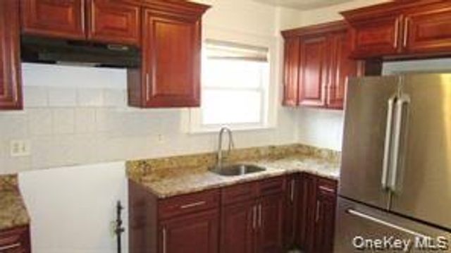 10411 200th Street, Saint Albans, NY 11412