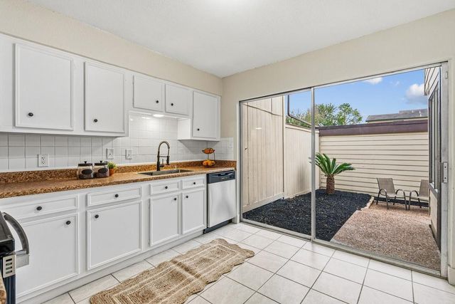 7204 S Dairy Ashford Road, Houston, TX 77072