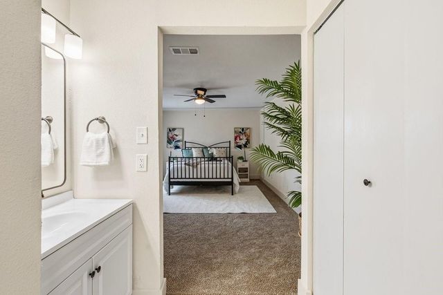 7204 S Dairy Ashford Road, Houston, TX 77072