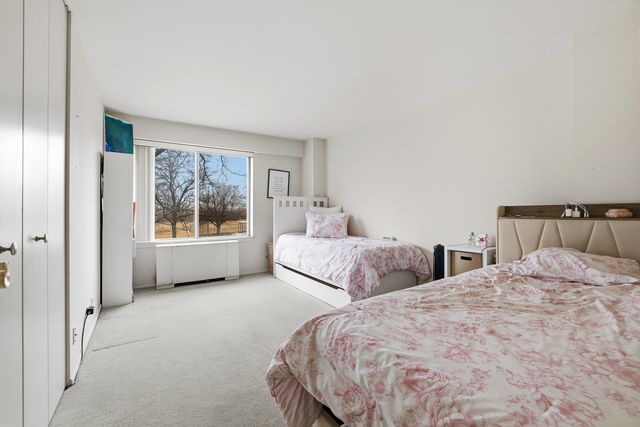 6933 N Kedzie Avenue 202, Chicago, IL 60645