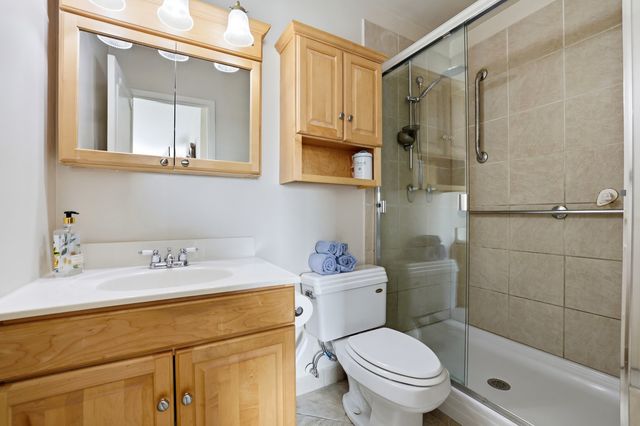 6933 N Kedzie Avenue 202, Chicago, IL 60645