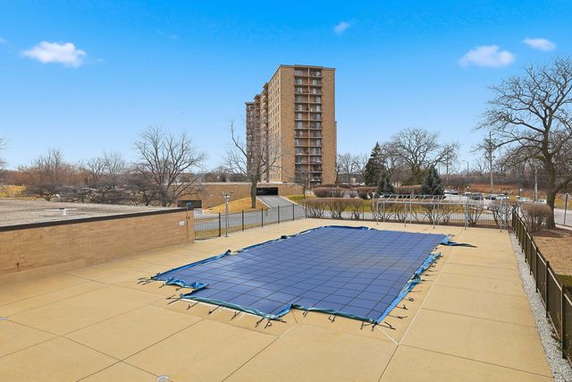 6933 N Kedzie Avenue 202, Chicago, IL 60645
