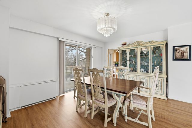 6933 N Kedzie Avenue 202, Chicago, IL 60645