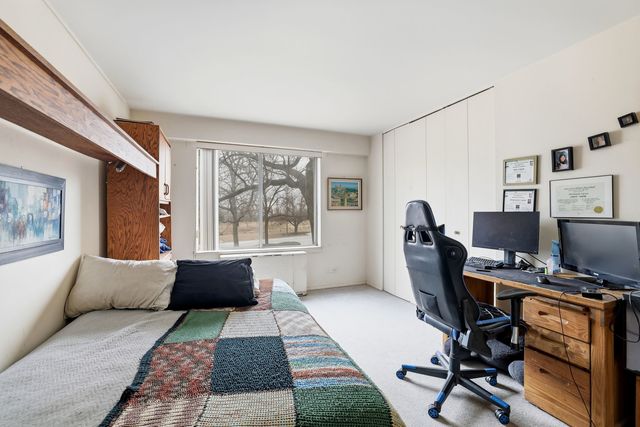 6933 N Kedzie Avenue 202, Chicago, IL 60645