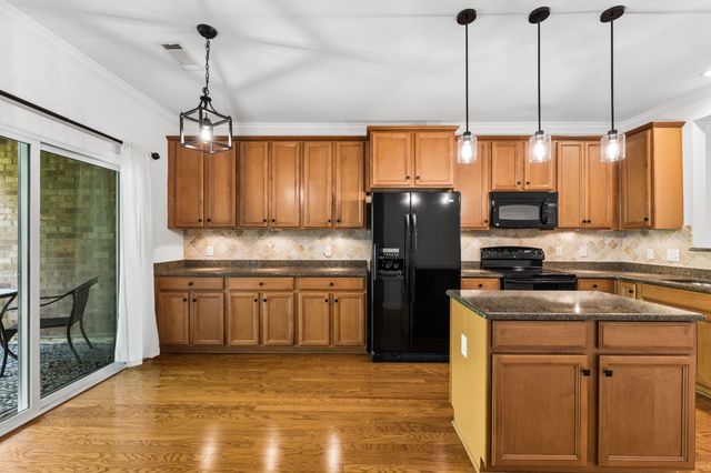 2058 Traemoor Village Dr, Nashville, TN 37209