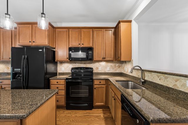 2058 Traemoor Village Dr, Nashville, TN 37209