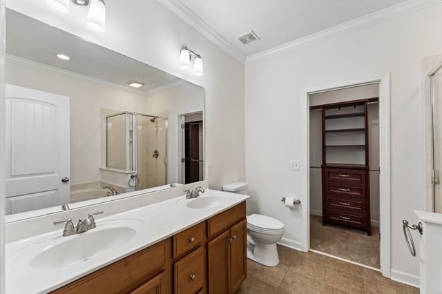 2058 Traemoor Village Dr, Nashville, TN 37209