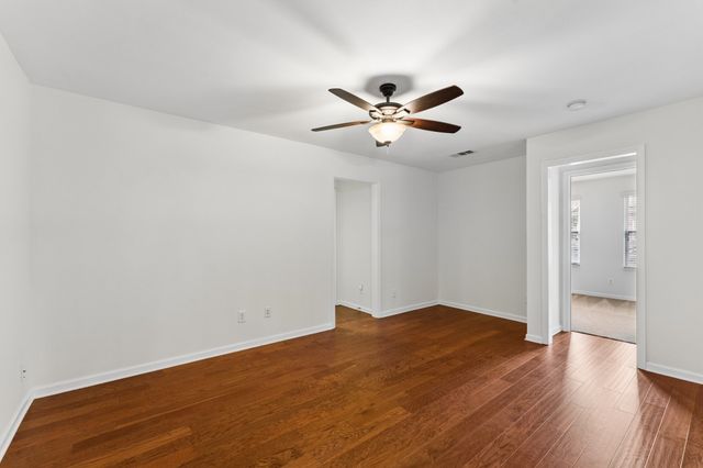 2058 Traemoor Village Dr, Nashville, TN 37209