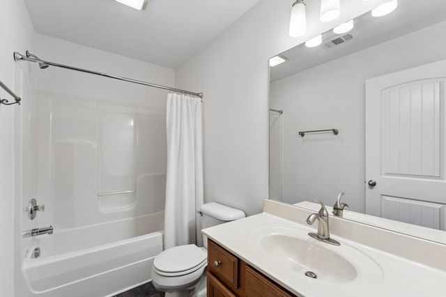 2058 Traemoor Village Dr, Nashville, TN 37209