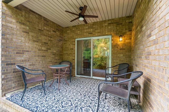 2058 Traemoor Village Dr, Nashville, TN 37209