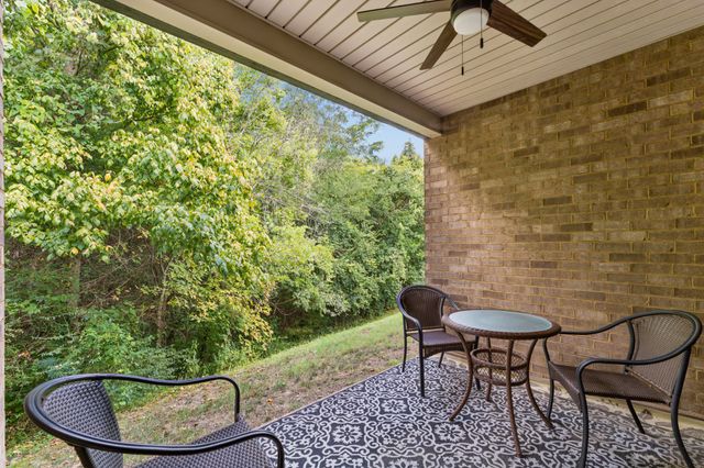 2058 Traemoor Village Dr, Nashville, TN 37209