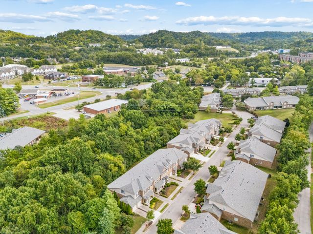 2058 Traemoor Village Dr, Nashville, TN 37209