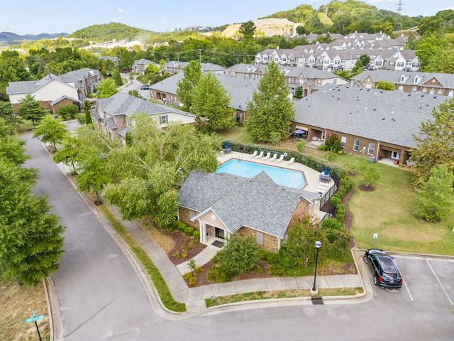 2058 Traemoor Village Dr, Nashville, TN 37209