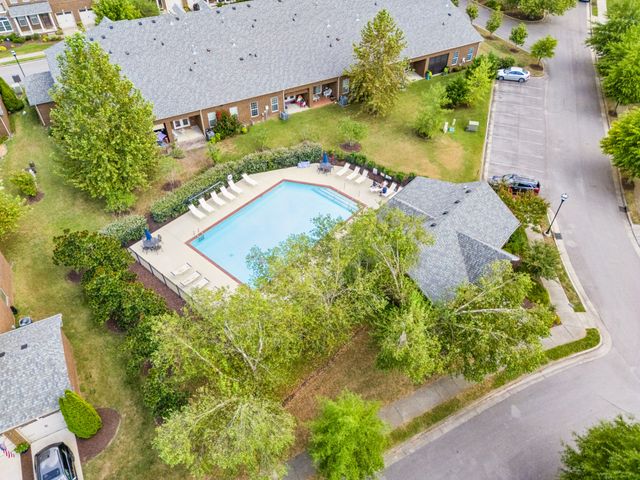 2058 Traemoor Village Dr, Nashville, TN 37209