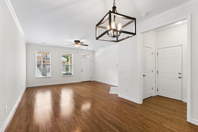 2058 Traemoor Village Dr, Nashville, TN 37209