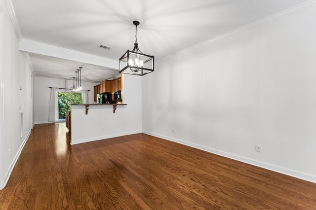 2058 Traemoor Village Dr, Nashville, TN 37209