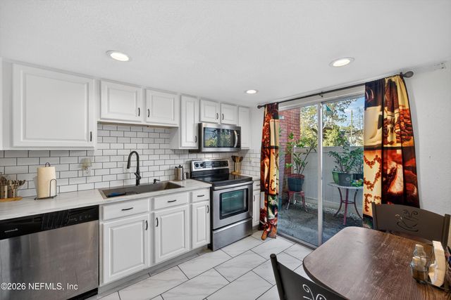 8880 OLD KINGS Road 2, Jacksonville, FL 32257