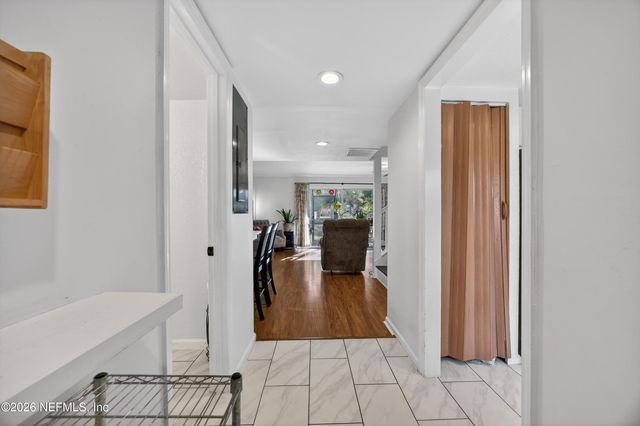 8880 OLD KINGS Road 2, Jacksonville, FL 32257