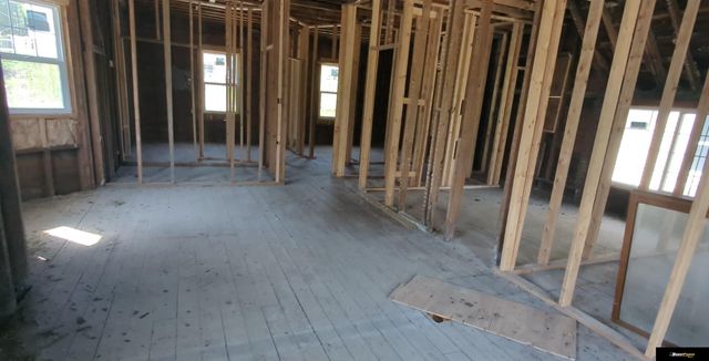 824 S 35 Street, Omaha, NE 68105