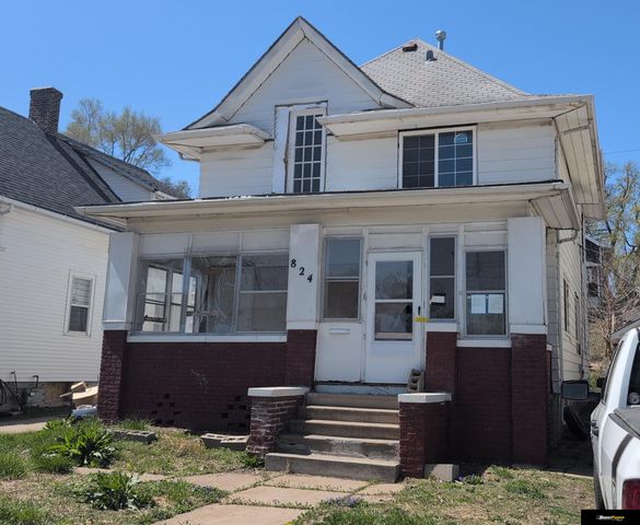 824 S 35 Street, Omaha, NE 68105