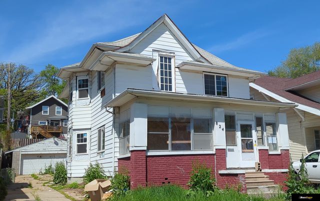 824 S 35 Street, Omaha, NE 68105