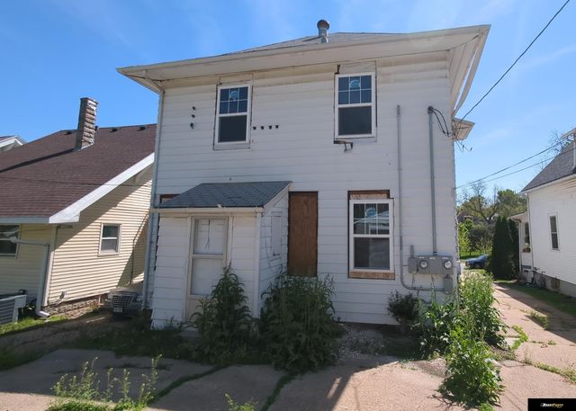 824 S 35 Street, Omaha, NE 68105