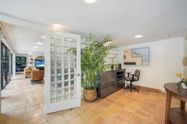 278 S Island Dr, Golden Beach, FL 33160