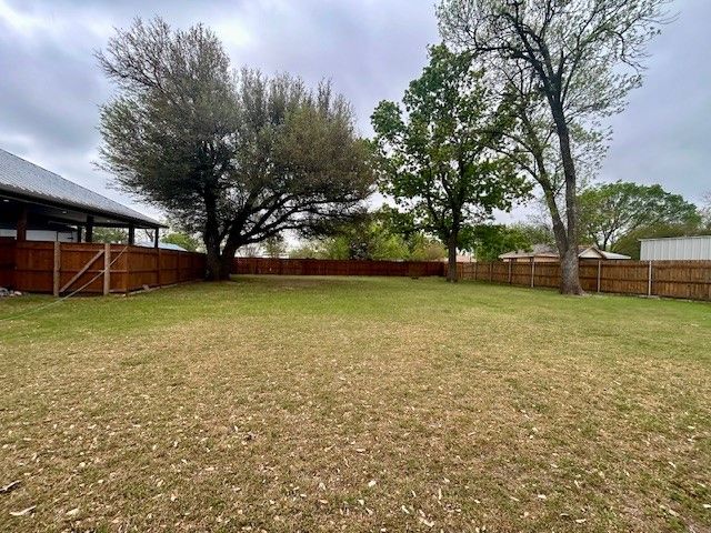 727 E Liberty, Mexia, TX 76667