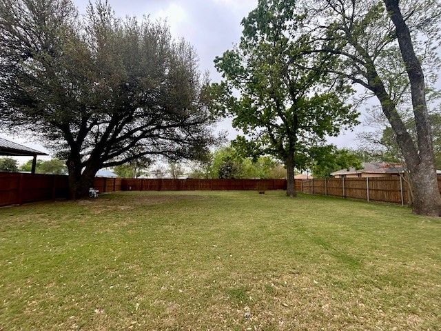 727 E Liberty, Mexia, TX 76667