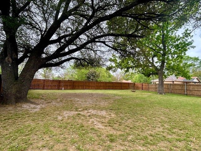 727 E Liberty, Mexia, TX 76667