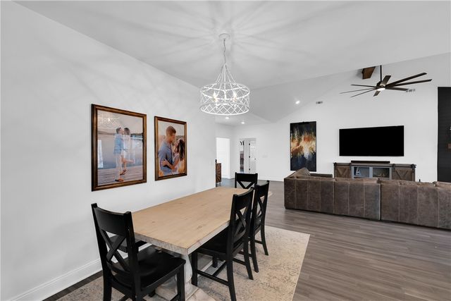 10109 Bordeaux Road, Rogers, AR 72758