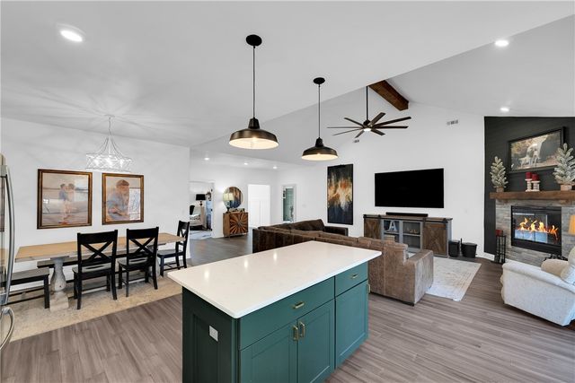 10109 Bordeaux Road, Rogers, AR 72758