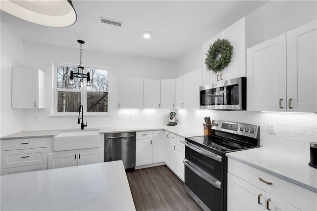 10109 Bordeaux Road, Rogers, AR 72758