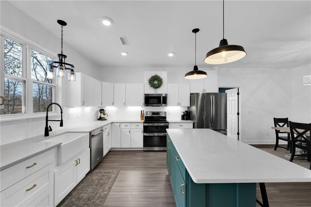 10109 Bordeaux Road, Rogers, AR 72758