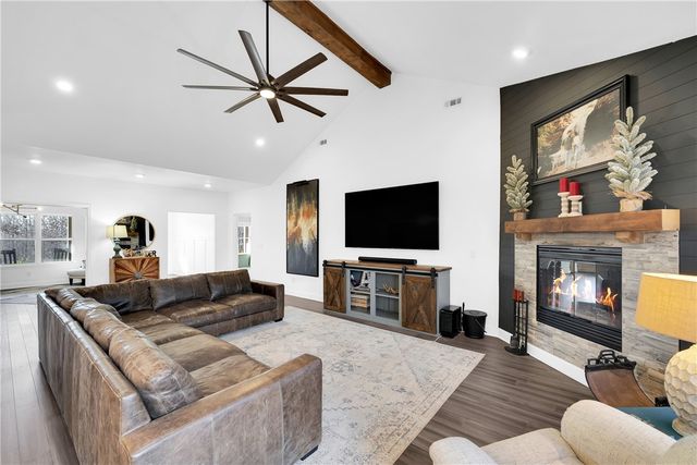 10109 Bordeaux Road, Rogers, AR 72758