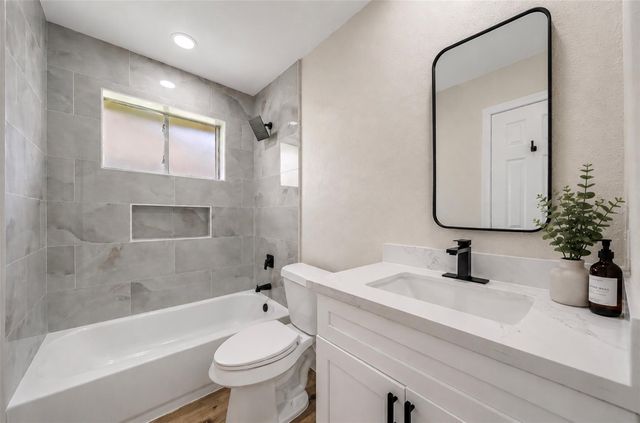 3807 Teakwood Drive, La Porte, TX 77571