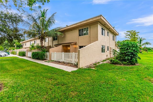 1455 NW 80th Ave J, Margate, FL 33063