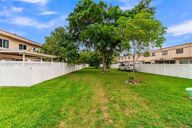 1455 NW 80th Ave J, Margate, FL 33063