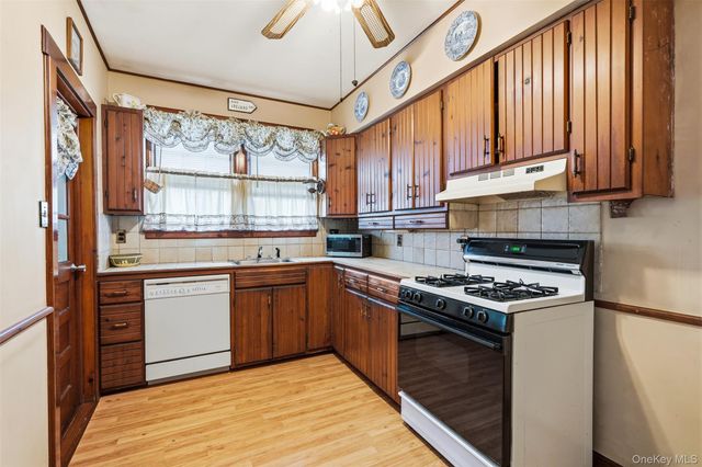 215 Demorest Avenue, Staten Island, NY 10314