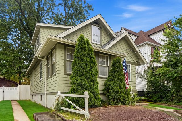 215 Demorest Avenue, Staten Island, NY 10314