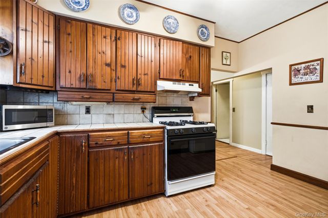 215 Demorest Avenue, Staten Island, NY 10314