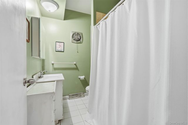 215 Demorest Avenue, Staten Island, NY 10314
