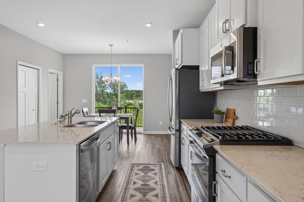 8658 London Circle NE B, Blaine, MN 55449 — photo 4