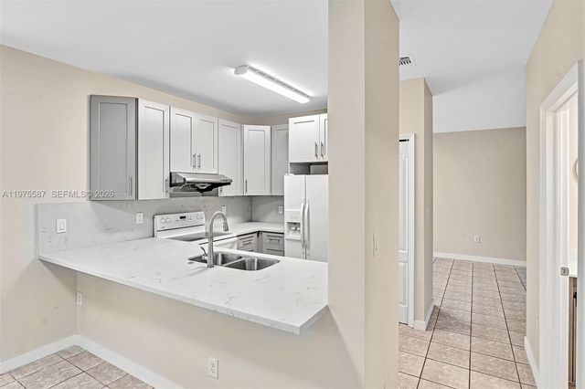 2297 NW 160th Ter 2297, Pembroke Pines, FL 33028