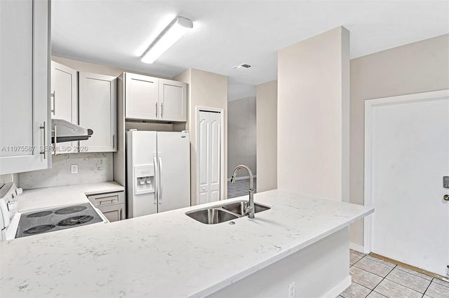 2297 NW 160th Ter 2297, Pembroke Pines, FL 33028